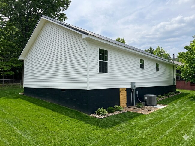 Building Photo - 1332 Paden Dr