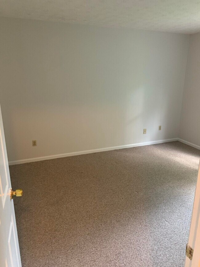 Building Photo - 1104 Collins Ln