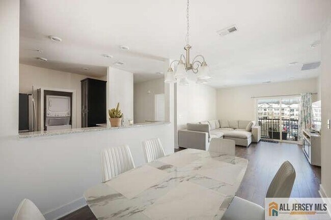 Building Photo - 421 Tavern Rd