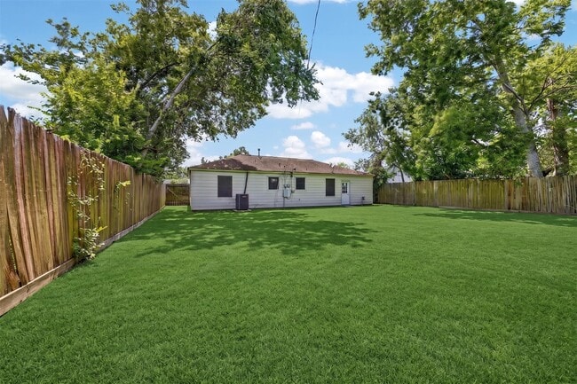 Building Photo - 9211 Clearway Dr