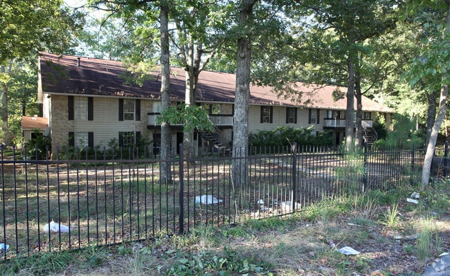 Primary Photo - Evergreen Apartments