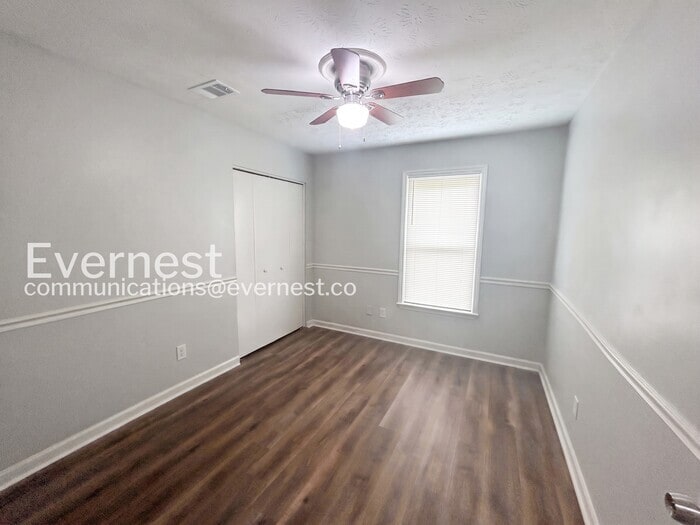 Building Photo - 5611 La Fleur Trail