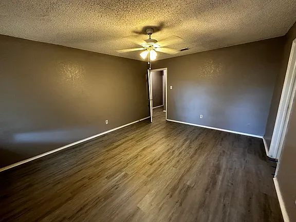 Building Photo - "Charming 3-Bedroom Haven with 2 Full Baths in Everman, TX - 1398 Sq Ft of Comfort!"