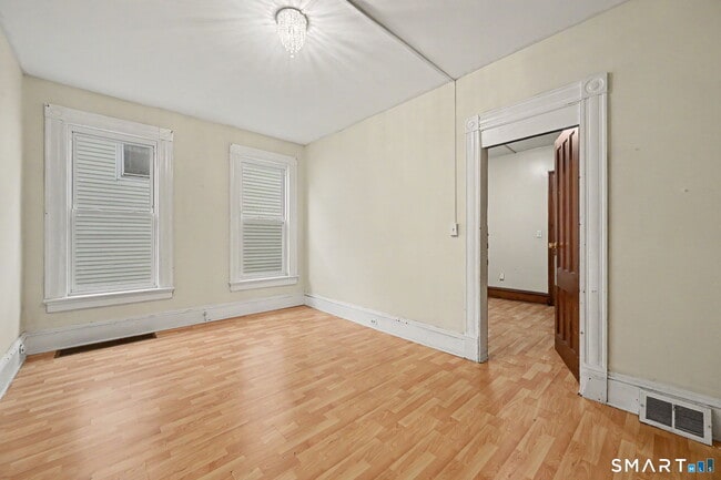 Building Photo - 135 Sherwood Ave