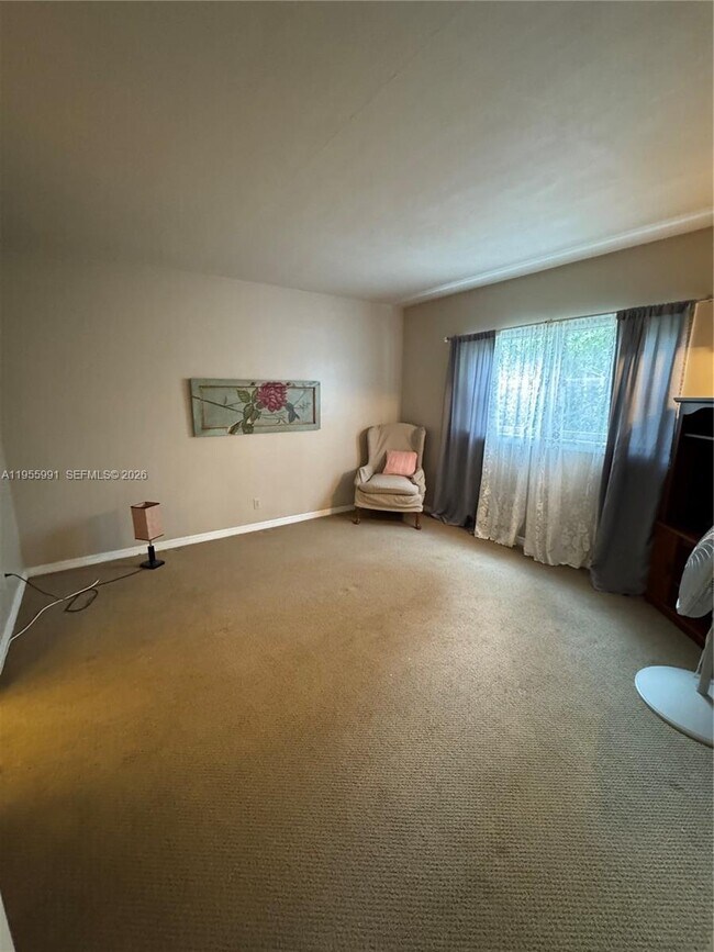 Building Photo - 100 SE 6th Ave