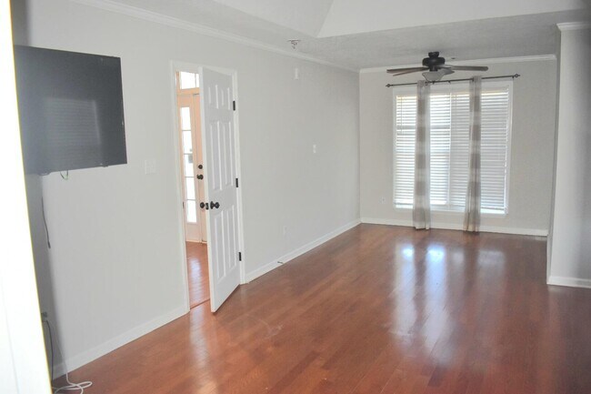 Building Photo - 1889 Long Creek Falls