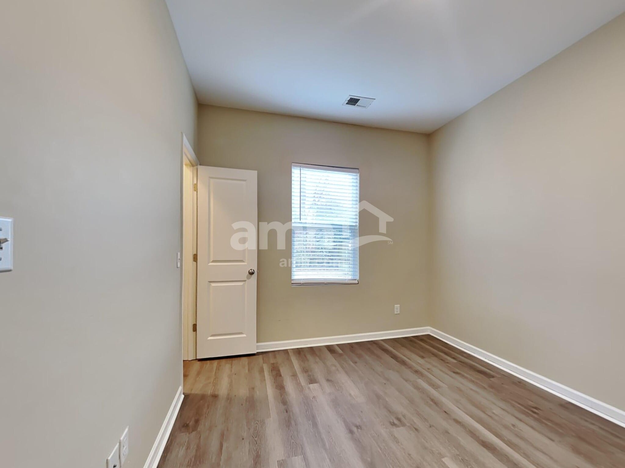 Building Photo - 350 Iveson Rd