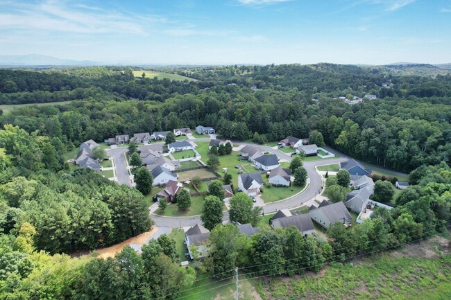 Building Photo - 3120 Pin Oaks Cir NE