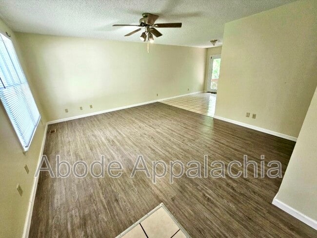 Primary Photo - 269 Peach Orchard Dr