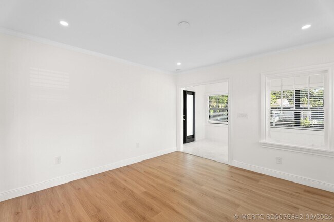 Building Photo - 517 55th St