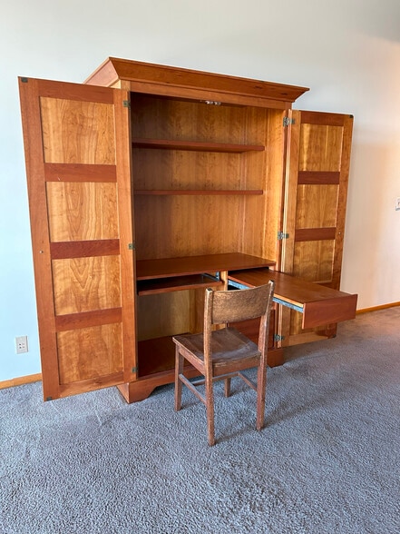 Concealed Office Space - 289 5th St E