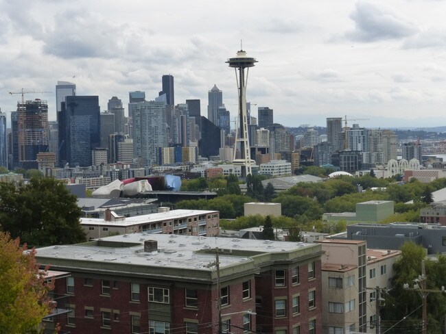 Building Photo - 211 W Highland Dr