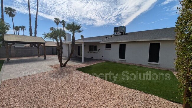 Building Photo - 2029 S Nina Cir
