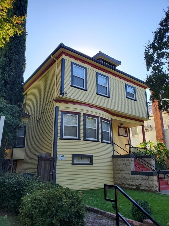 Building Photo - STUNNING 1BD/1BA IN A  FIVEPLEX IN EAST SA...