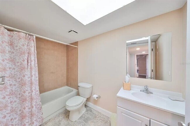 Building Photo - 2595 Countryside Blvd