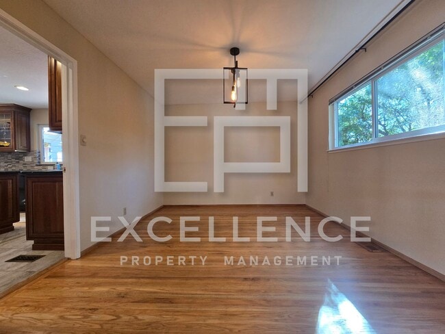 Building Photo - 3087SF 2 Story 5/2.5 House - Community Cab...