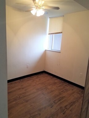 Building Photo - 2BR/1BA Apartment - East Campus - Short Di...