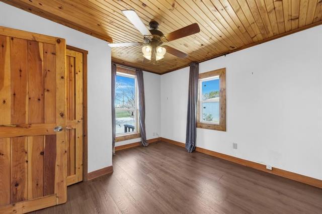 Building Photo - 504 Doe Ln