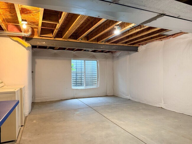 Building Photo - 12723 W Bowles Pl