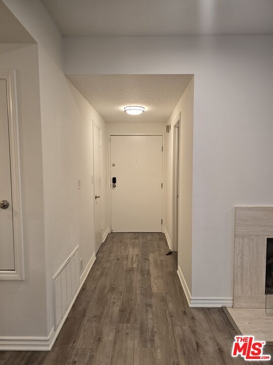 Building Photo - 4444 Wilshire Blvd