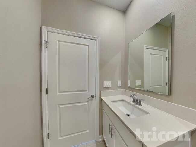 Building Photo - 741 Honeyrock St