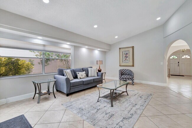 Building Photo - 7883 Villa Nova Dr N