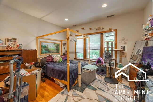 Building Photo - 2724 N Kimball Ave