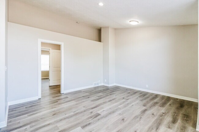 Building Photo - 6166 Eagle Nest Dr