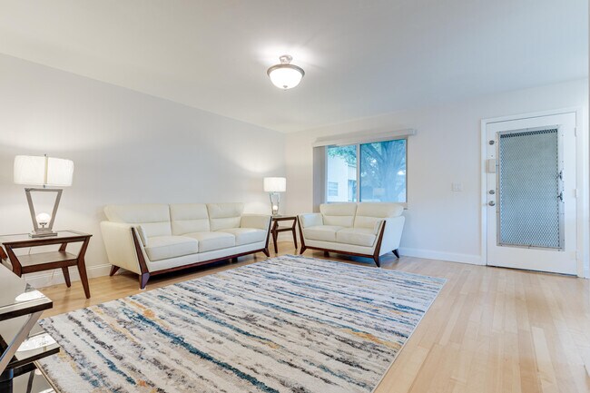 Building Photo - 509 Capri Dr