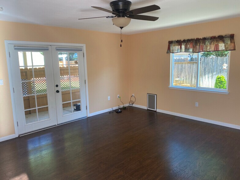 Building Photo - 0 Artesia Dr