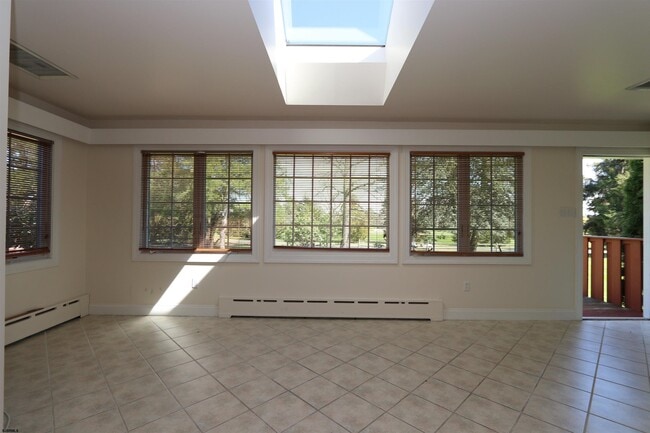 Building Photo - 300 Shore Rd