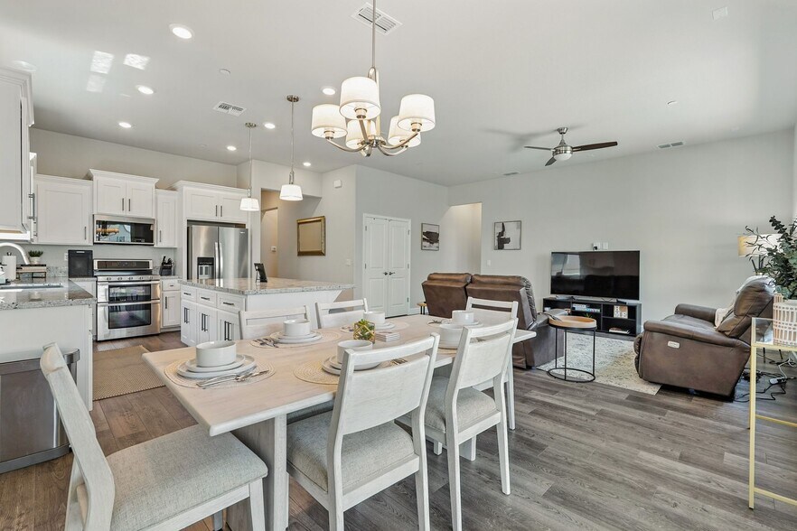 Building Photo - 5049 Cardero Way
