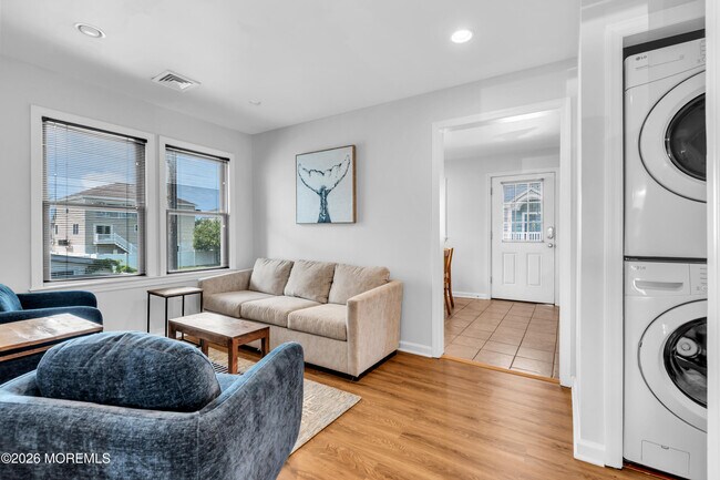 Building Photo - 27 Arnold Ave