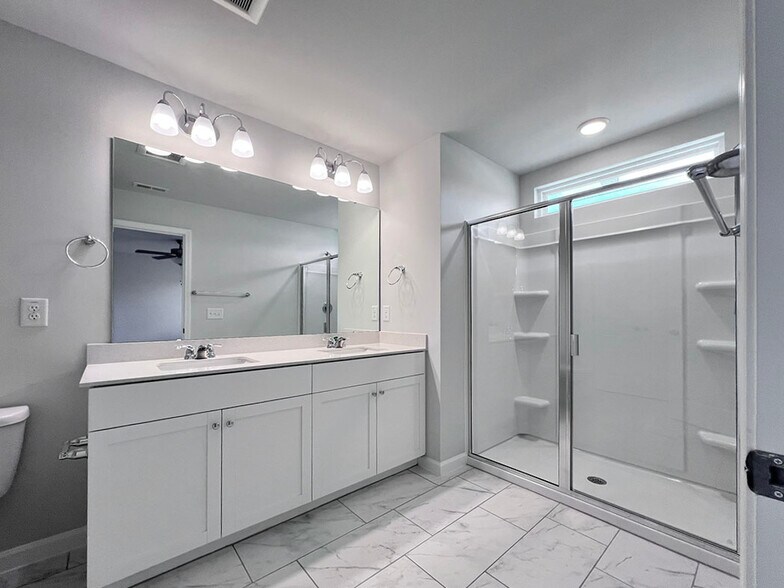 Building Photo - 139 Siebold St