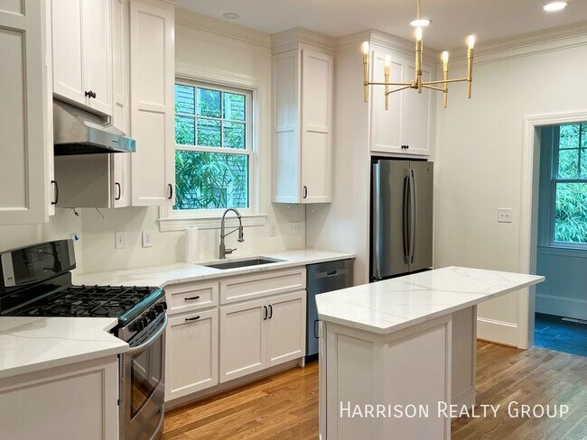 Building Photo - Beautifully Renovated Home In Historic Boy...