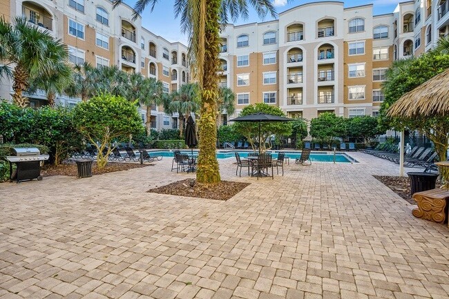 Building Photo - Renovated 1 Bedroom 1 Bathroom Condo with ...