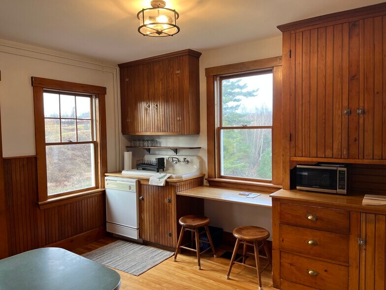 Building Photo - 9 Dunbar Dr