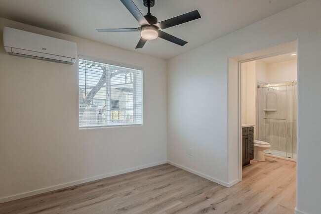 Building Photo - 1625 E 8th St