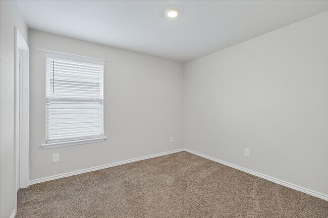 Building Photo - 3909 Shiva Dr