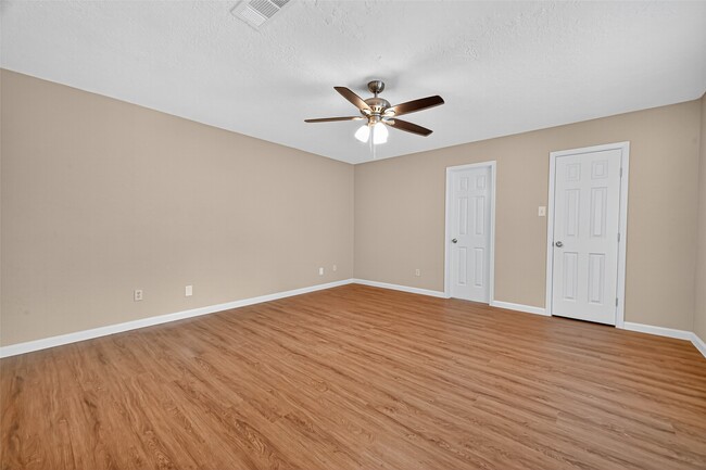 Building Photo - 1414 S Kirkwood Rd