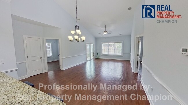 Building Photo - End Unit Townhome on One Level