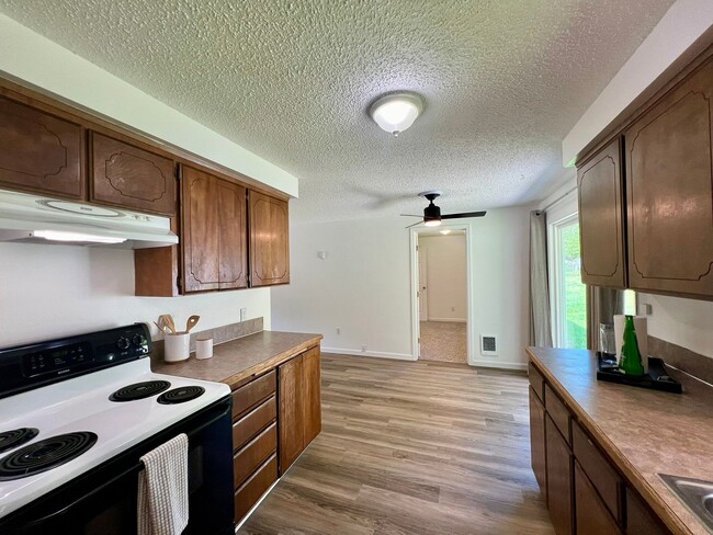 Building Photo - (#724) Duplex Near Squaxin Park - Water/Se...