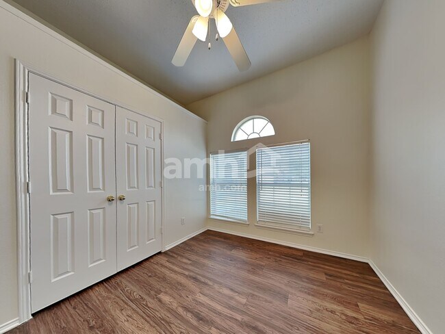 Building Photo - 219 Dartmouth Dr