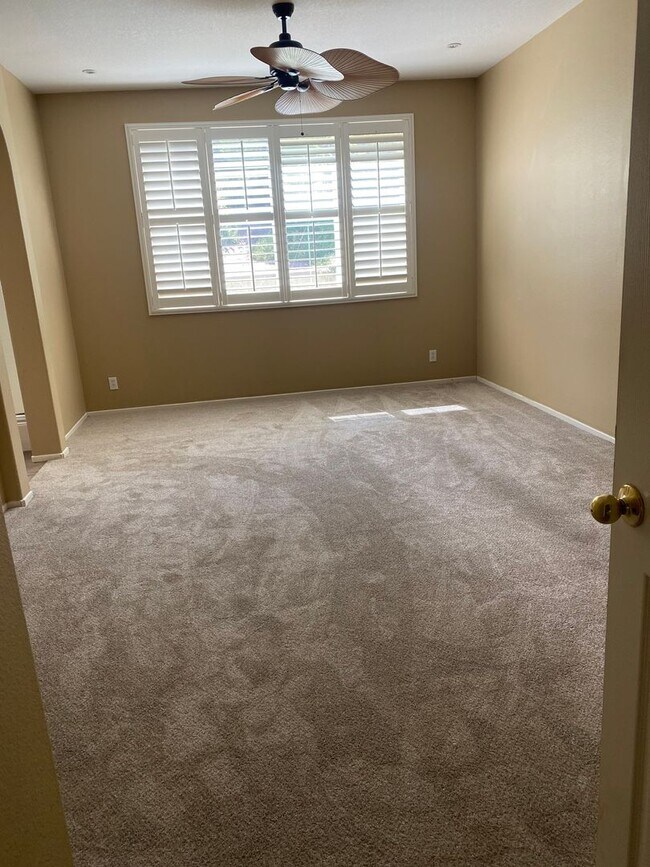 Building Photo - Single Story 3 Bedrooms Plus Den, Paseo De...