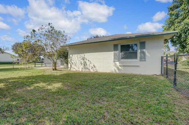 Building Photo - 12186 Sycamore Ln