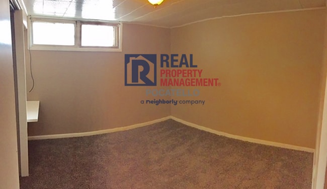 Building Photo - 3 bedroom 2 bath home - Dogs negotiable