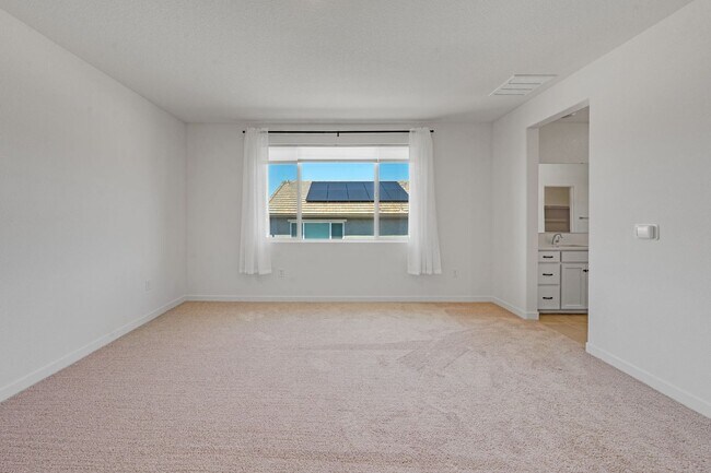 Building Photo - Never Lived In 4 Bedroom Home for Rent in Folsom Ranch!
