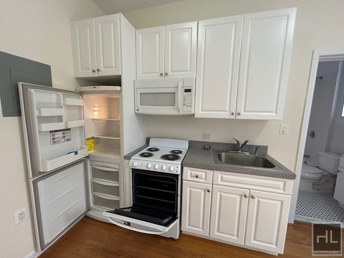 Building Photo - WEST 72 STREET