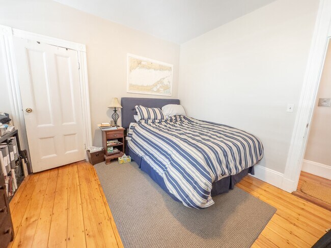 Building Photo - 589 Franklin St