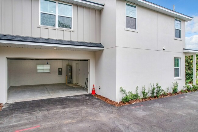 Building Photo - 2220 S Bumby Ave